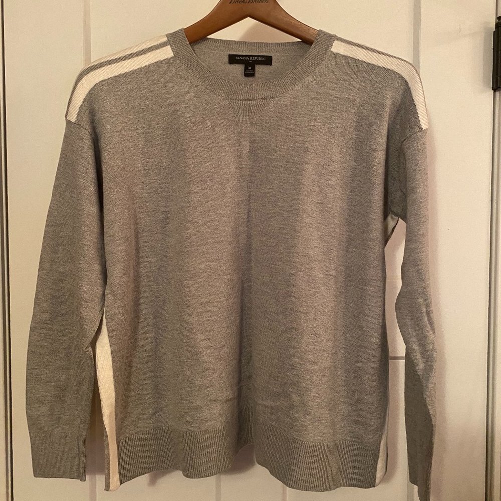 Banana Republic Gray Stripe Top